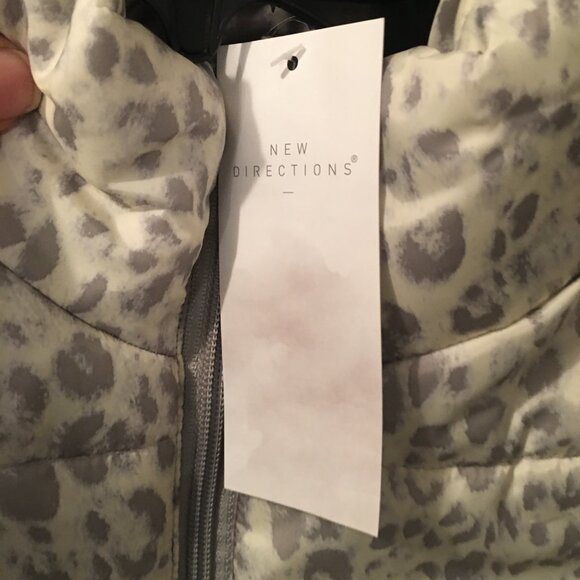 NWT New Directions animal print puffer vest small - Picture 7 of 11